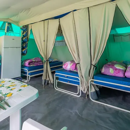 Rent-a-tent Interpals Eco Isla Roja