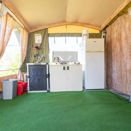 Rent-a-tent Interpals Eco Isla Roja