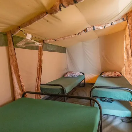 Rent-a-tent Interpals Eco Kamp alanı Isla Roja